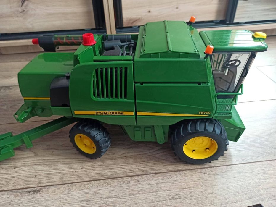 Kombajn zabawka John Deere Bruder
