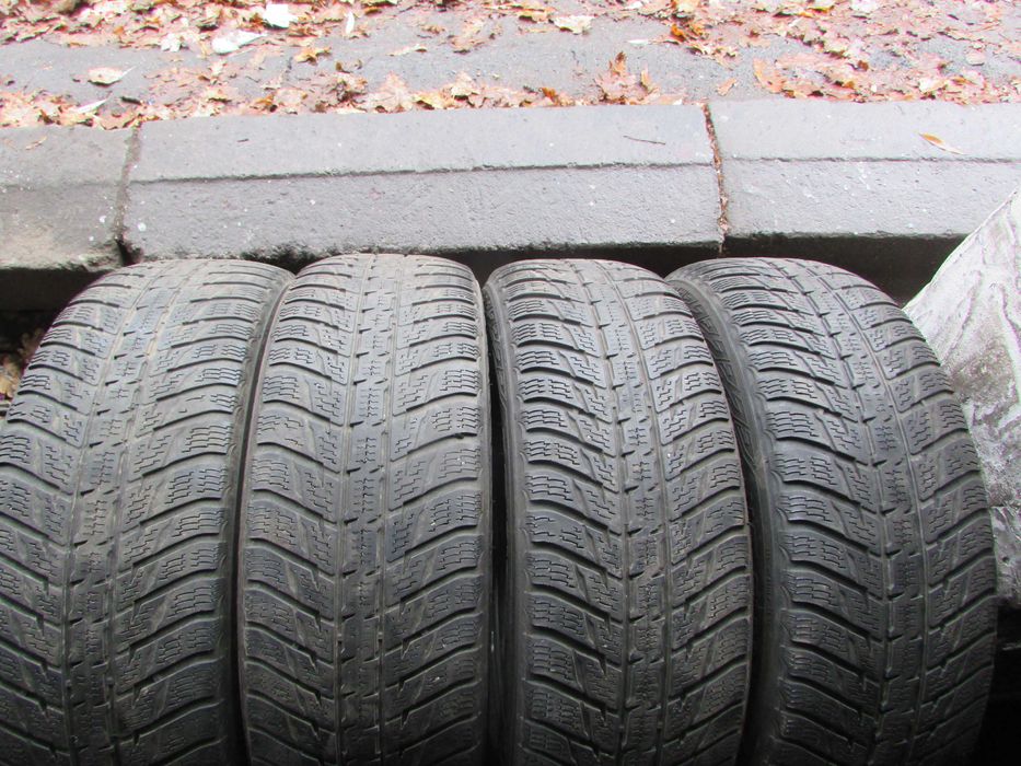 215/65/R17 зимняя резина Nokian