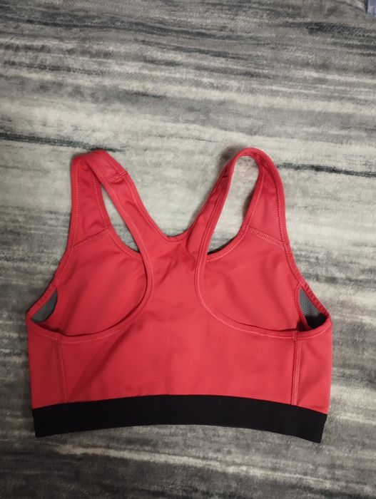 Спортивний топ Nike Dri-FIT