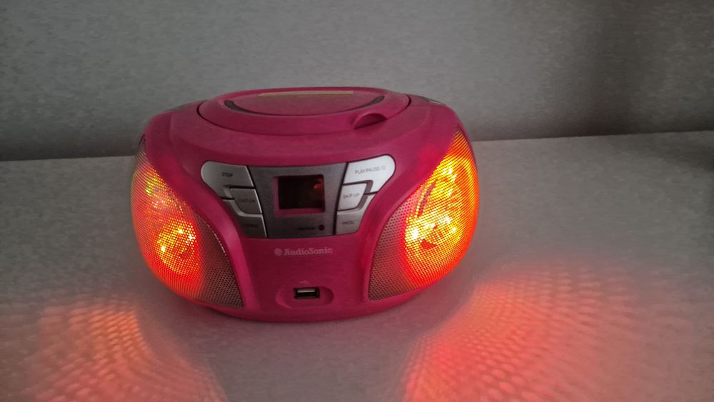 Radio / leitor de CD com luzes