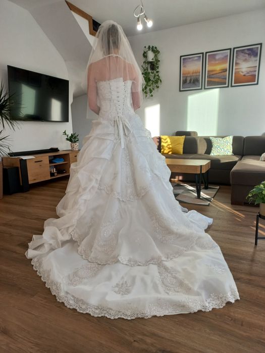 Suknia ślubna gratis welon