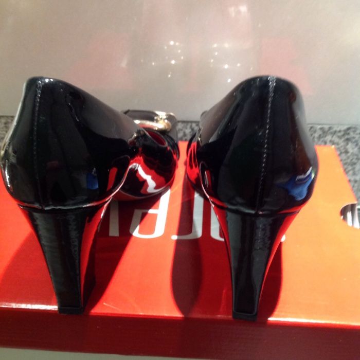 Sapatos 37 pele e  verniz/Cerimónia / casual Novos, lindissimos!