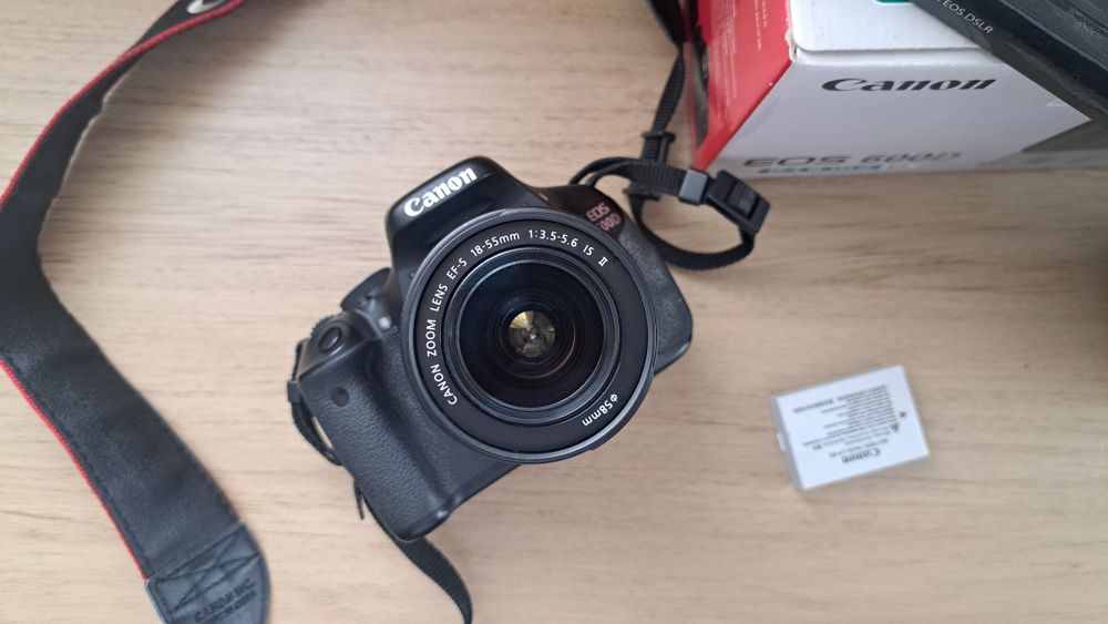 Canon EOS 600D + 18-55mm + 18-135mm STM + Extras