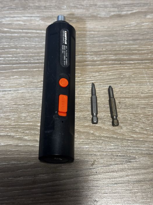 Викрутка електрична (отвертка электрическая).