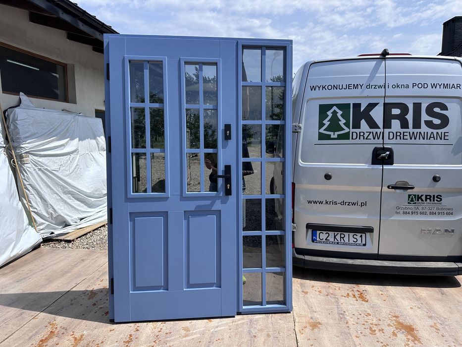Drzwi zewnętrzne drewniane z doświetlem Montaż Cała Polska niebieskie