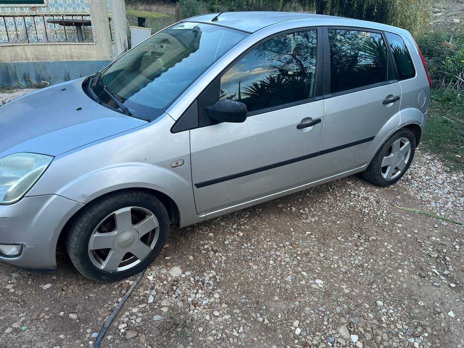 Vendo Ford Fiesta 2005 — photo 2