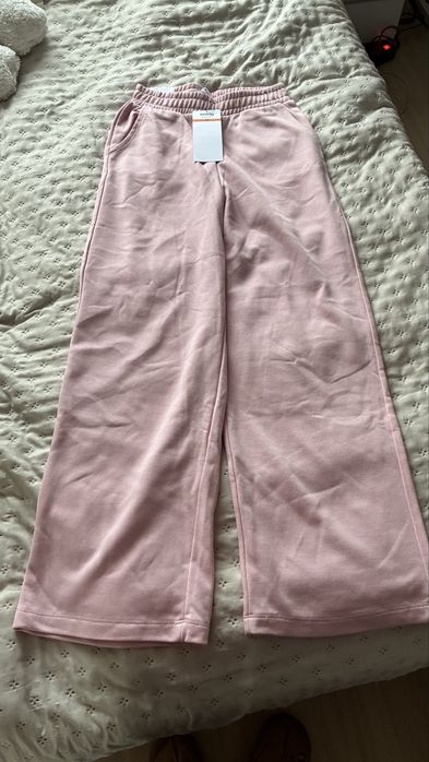 Sinsay pudroworozowe spodnie dresowe wide leg XS/34 nowe