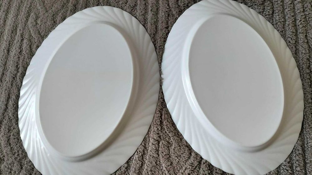 2 białe półmiski Arcopal dł 34,5 szer.26