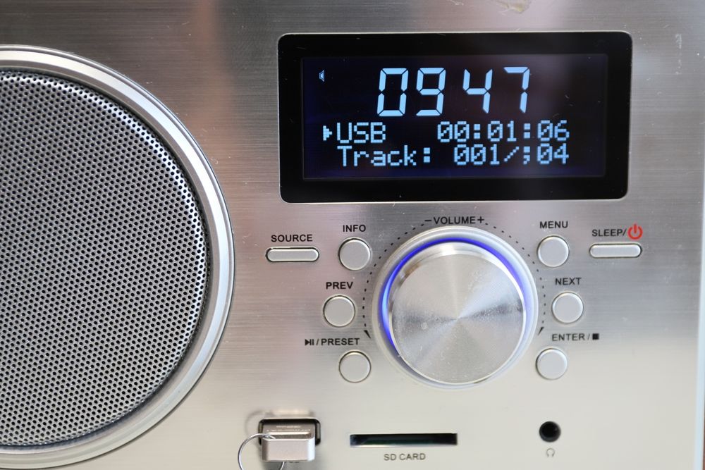 Blaupunkt  FM , USB , DAB +