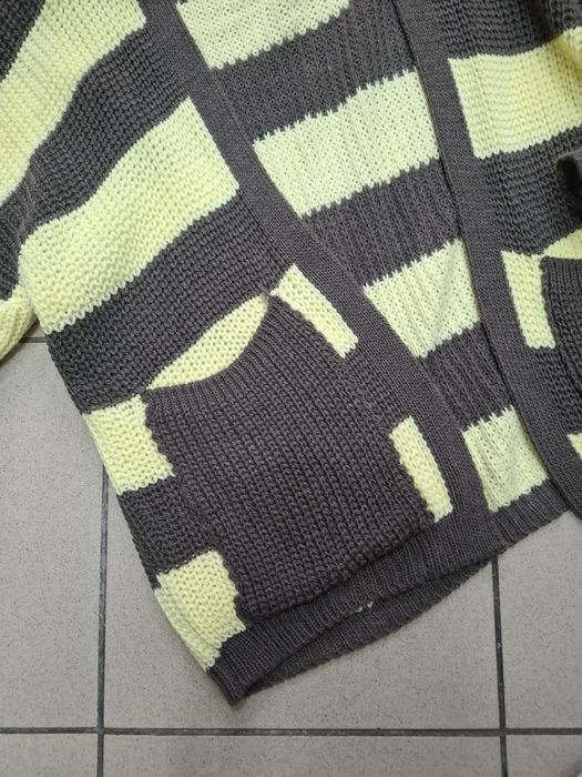 Sweter w szerokie.pasy oversizie