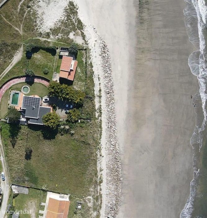 Moradia T5 de luxo absolutamente única, implantada sobre o mar