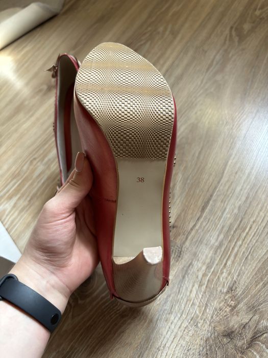 Czerwone szpilki goralskie rozmiar 38