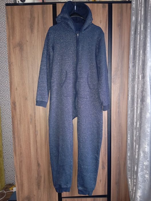 Продам тёплый комбинезон.