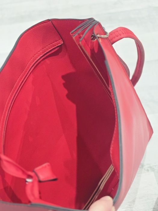 Czerwona torebka shopper