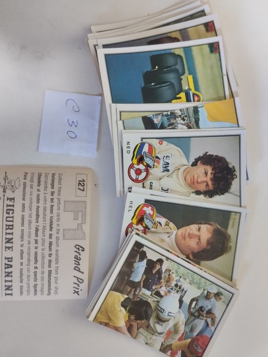 (C4) Cromos de 8 coleções