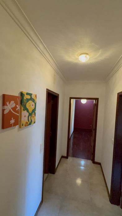 Quarto familiar 2 camas em Massamá a 600m da estação de comboio