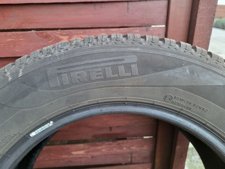 Opony wielosezonowe R16 pirelli 4 szt.