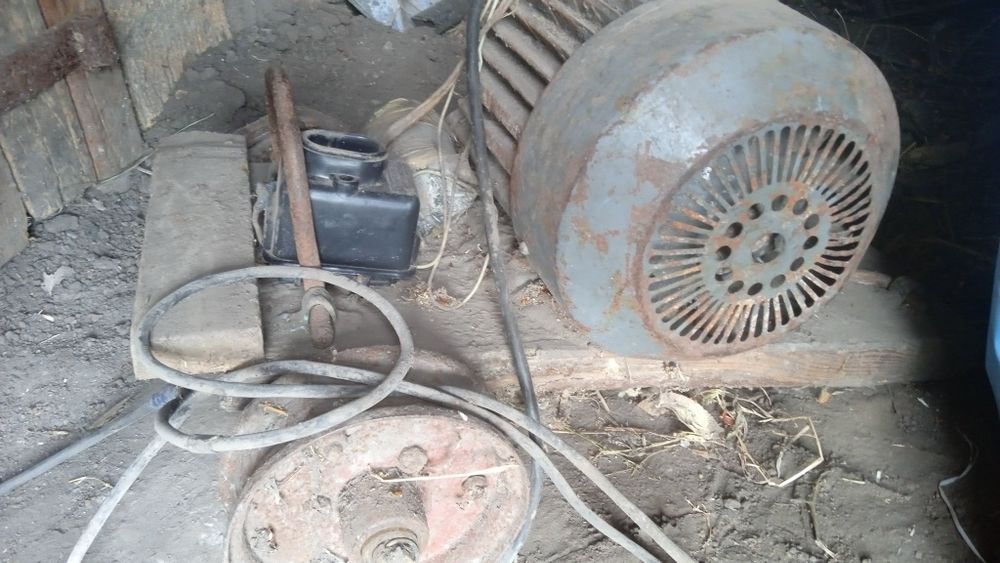 циркулярка с фуганком , мотором і пилами