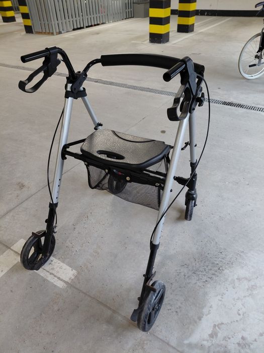Chodzik- aluminiowa podpórka rehabilitacyjne 4 koła