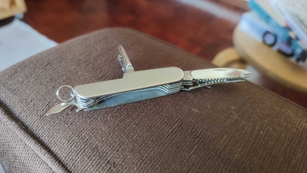 Canivete suíco multifunções