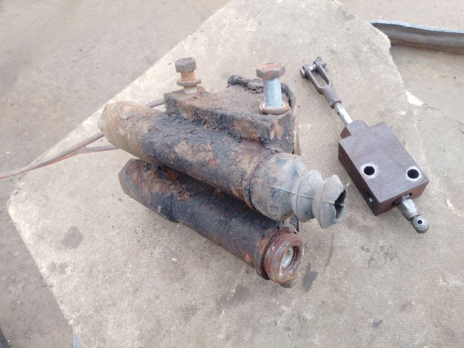 Мойсей Фергюсон 750 головний тормазний та щеплення циліндри