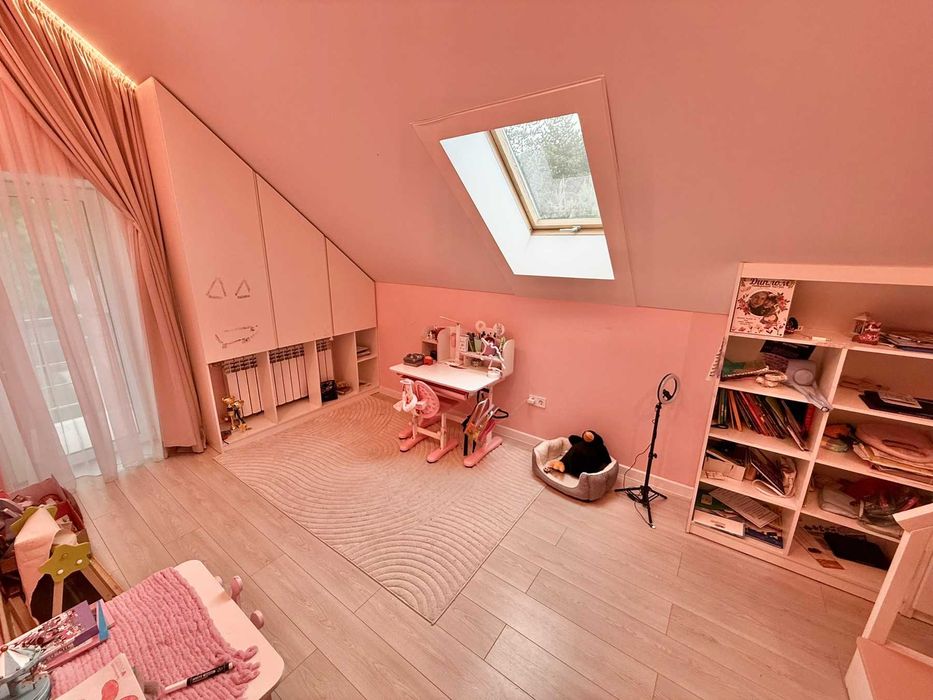 Двоповерховий Будинок З Ремонтом ТА Меблями, 10 КМ Від ЦЕНТРУ МІСТА