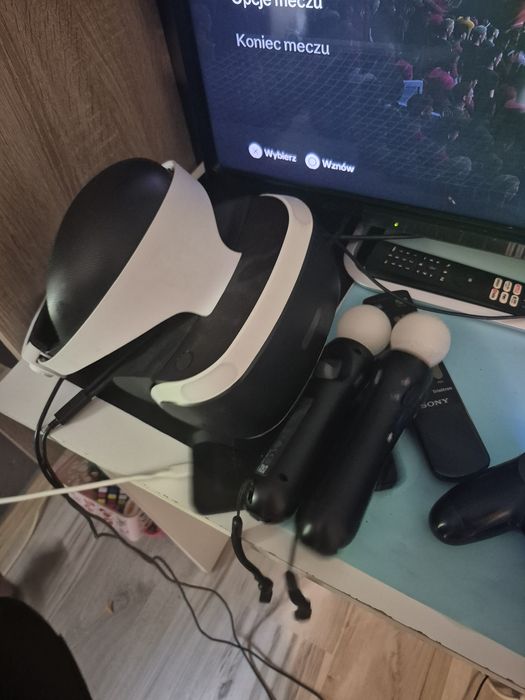 Sprzedam caly zestaw ps4 pro plus GOGLE kamerka 2XMOVE gry