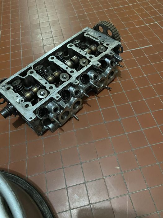 Cabeça De Motor De  Peugeot 216