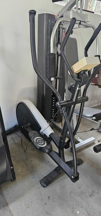 Equipamento de treino ( aparelhos de ginástica ), bom estado.