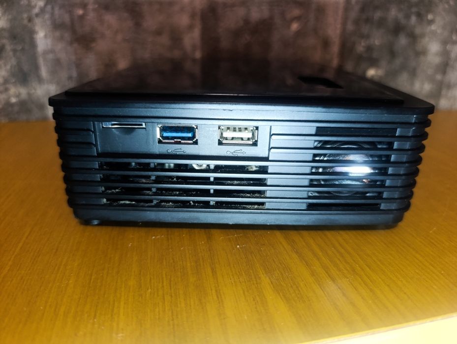 Проектор Luxcine z2000 SD, під відновлення, або запчастини