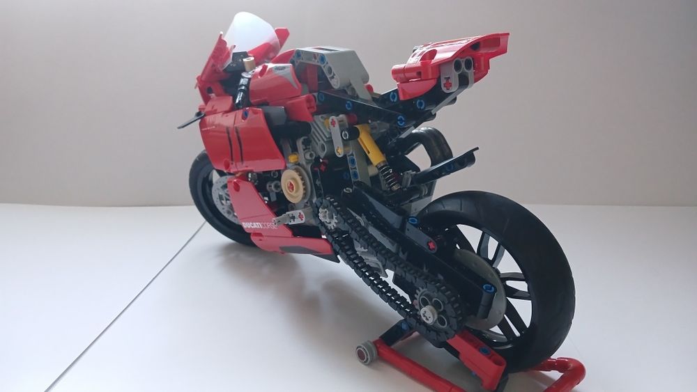 Lego Technic Ducati Panigale V4