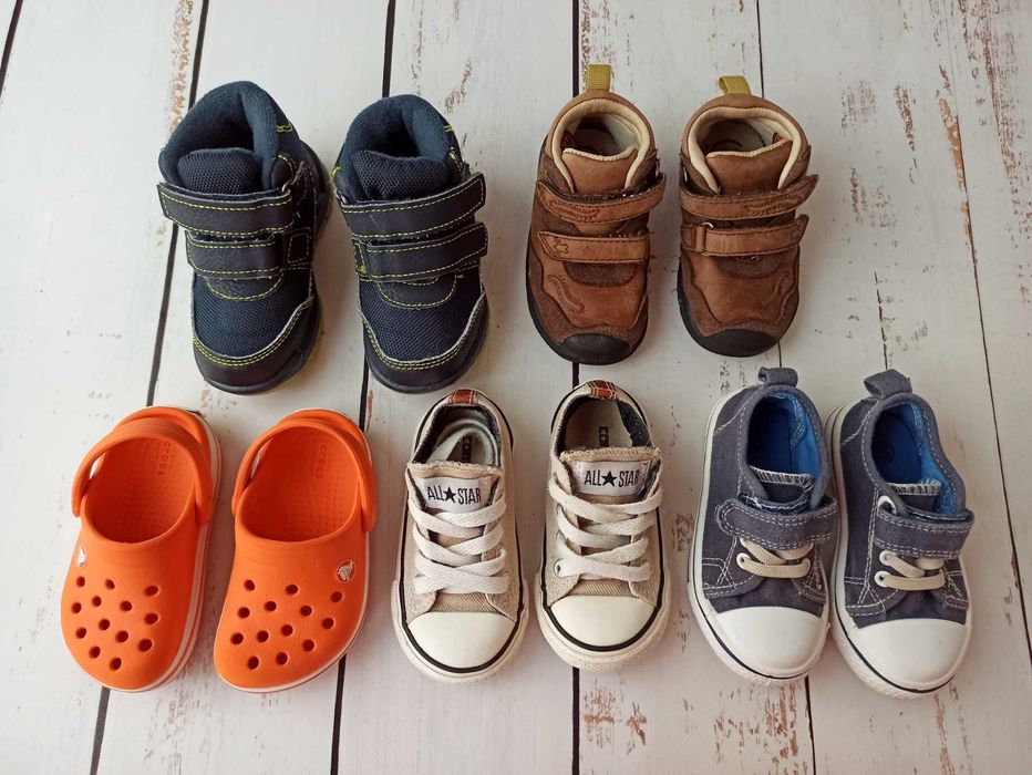 Дитяче взуття для хлопчика кросівки кеди крокси боти  21 22 23 розмір