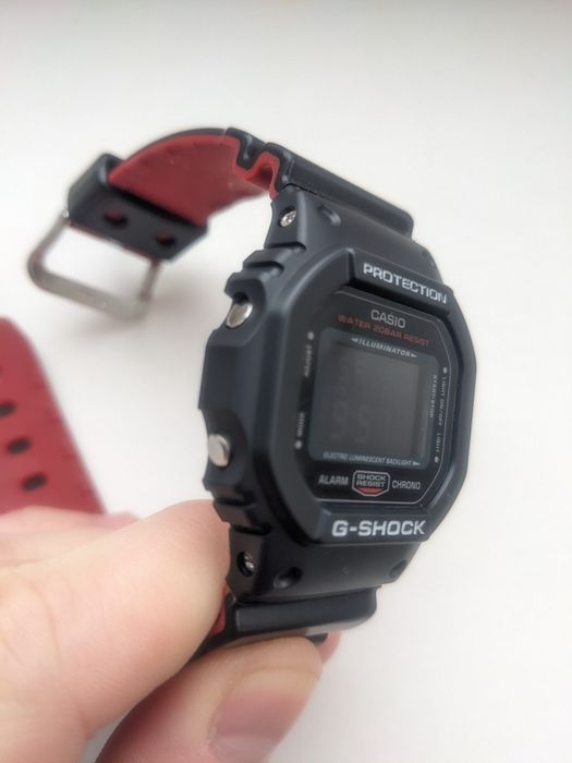 Годинник Casio G-Shock DW-5600UHR-1
