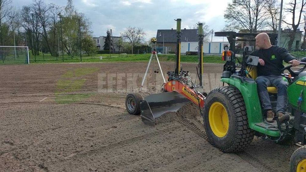 równanie laserowe niwelacja mikroniwelacja równiarka laserowa boiska