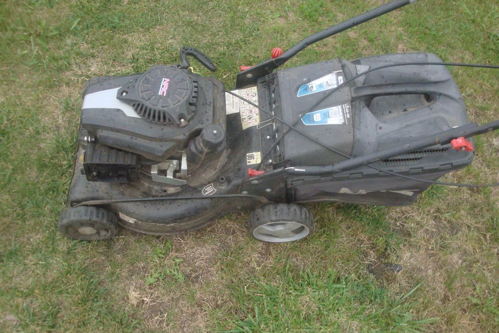 Kosiarka spalinowa NAC uszkodzona