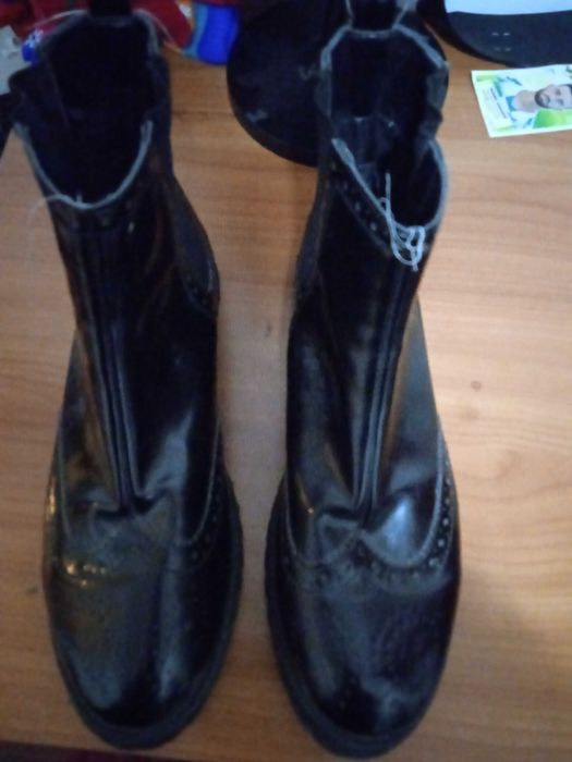 Botas pretas tamanho 37