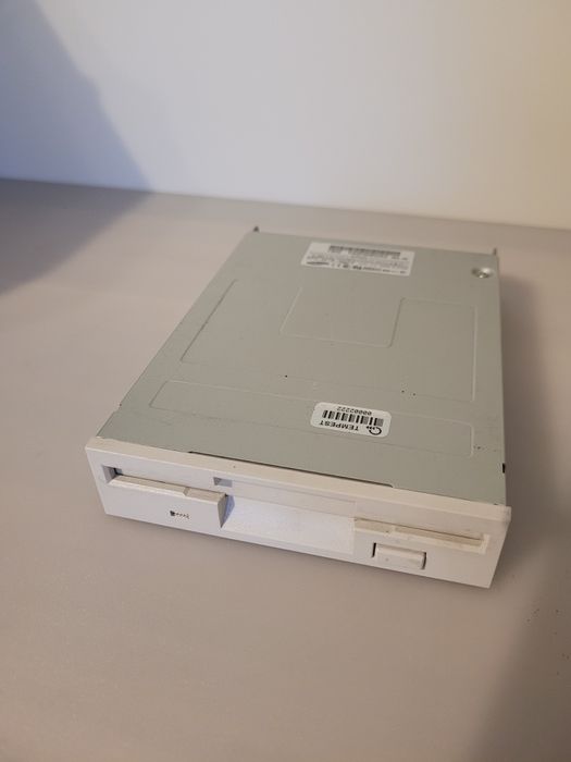 stacja dyskietek do komputera stacjonarnego