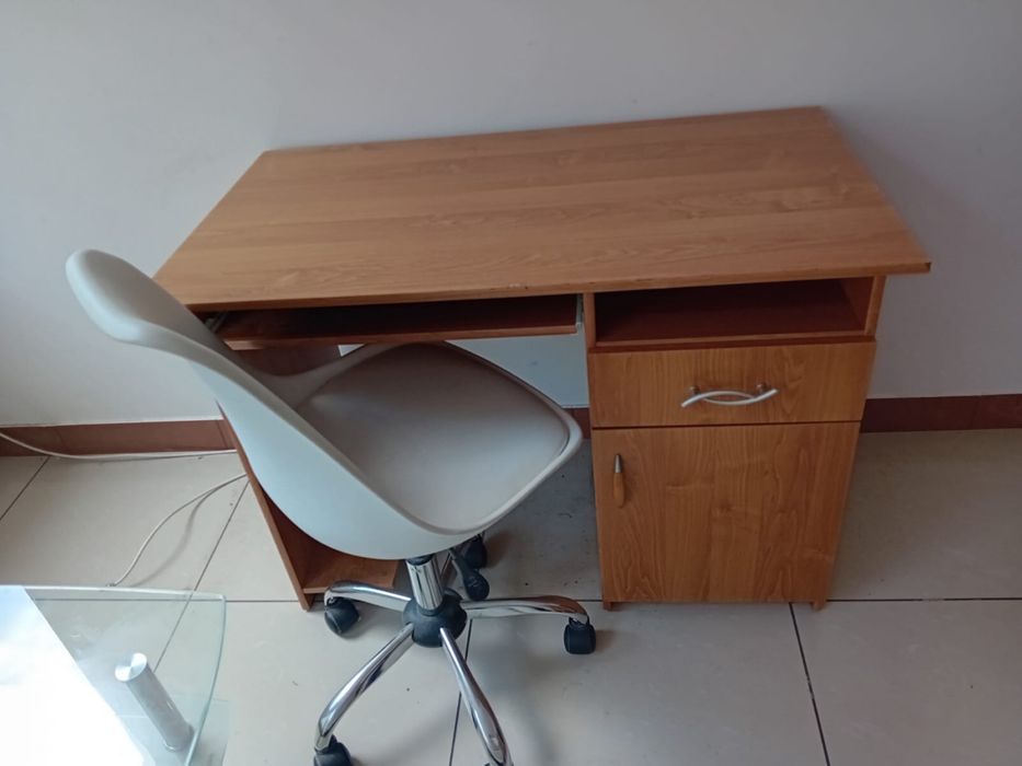 Oddam biurko z krzeslem za darmo