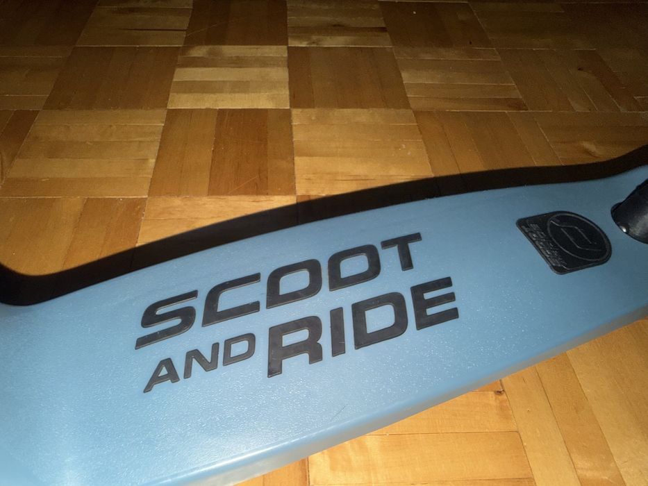 Hulajnoga Scoot and Ride z kaskiem