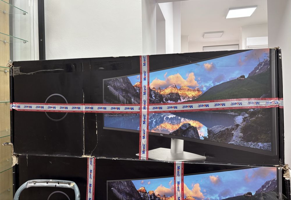 Dell UltraSharp 49 Curved USB-C Hub Monitor