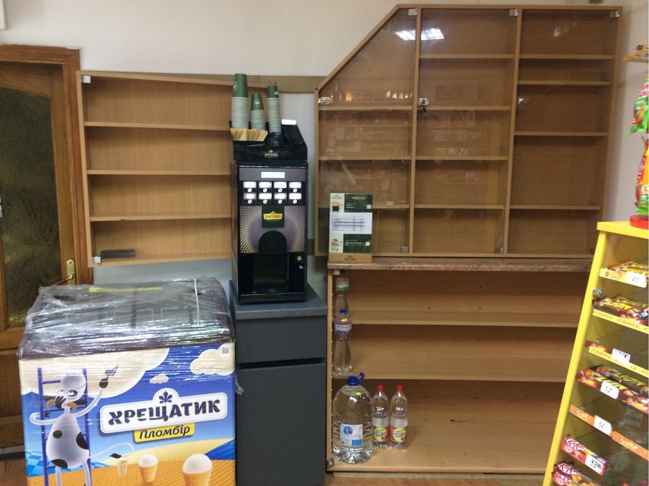 Меблі для магазину,прилавки,вітрини