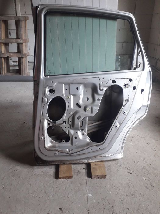 Двері Форд Фокус МК 1 хетчбек