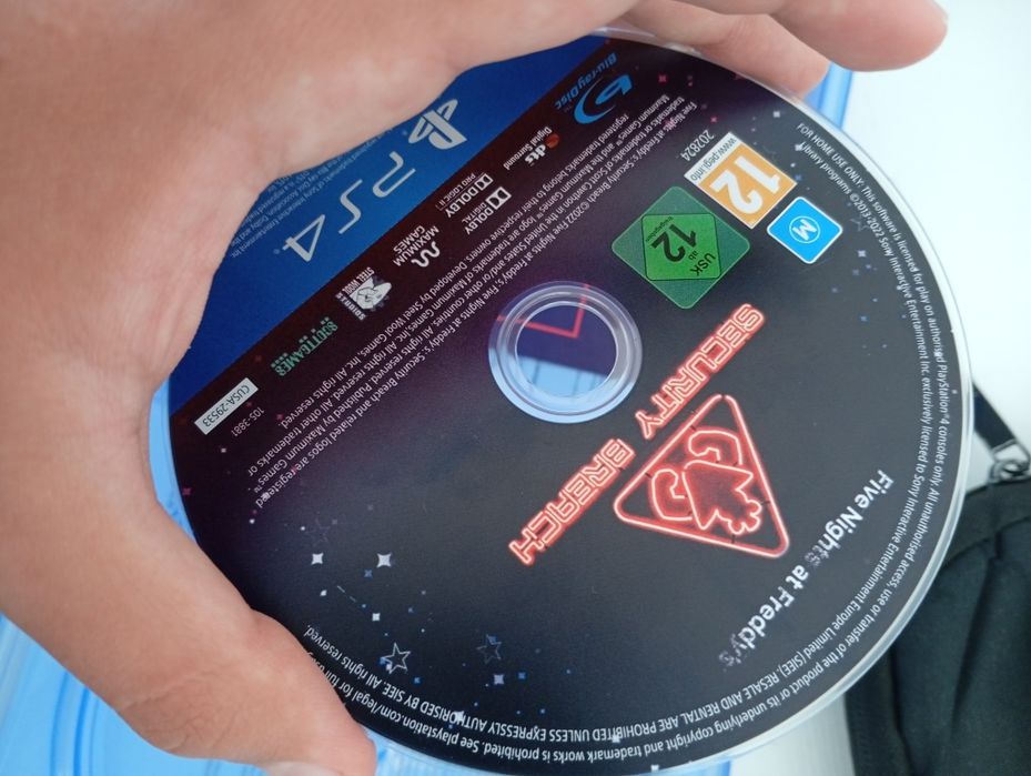 Five Nights at Freddy's Security Breach (para PS4 em CD)