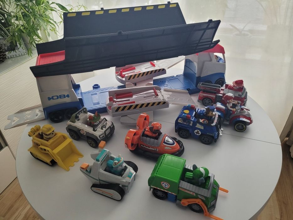 Patrolowiec Psi Patrol z pojazdami i pieskami