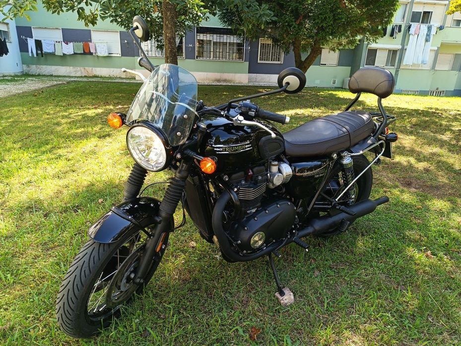 Triumph Bonneville T120 Black