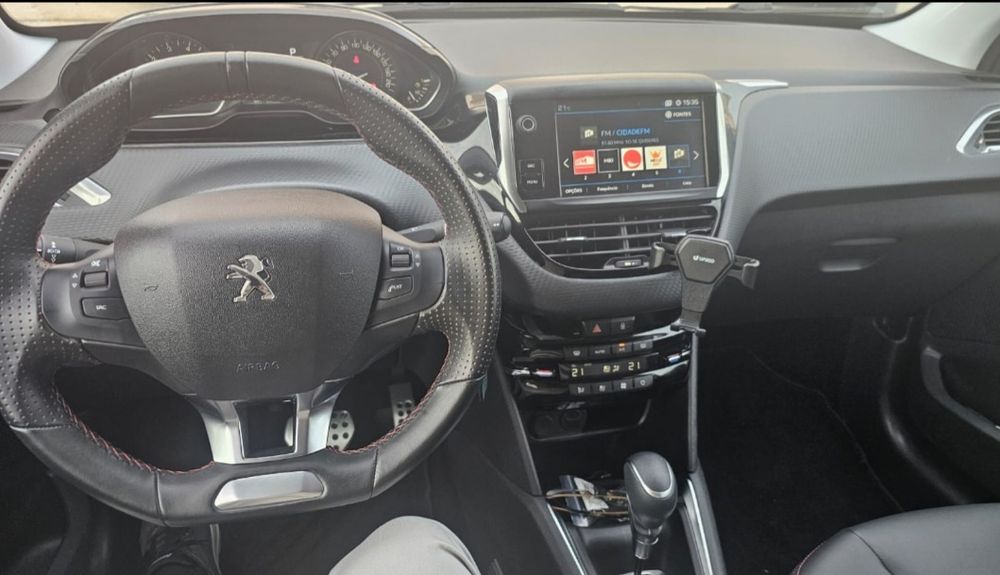 Peugeot 208 Gt line automático