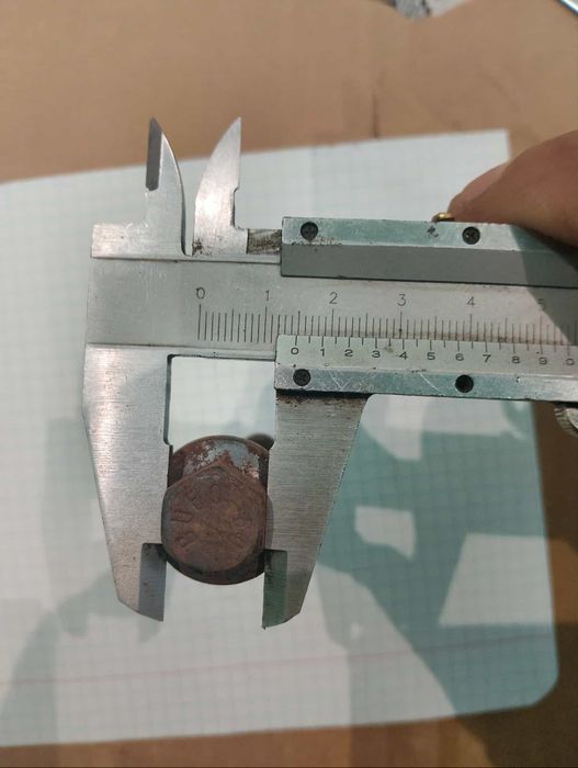 Болти підрамника