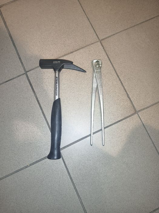 Młotek Stanley i cęgi knipex