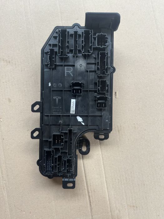 Боді контролер на Тесла S 2022 рік