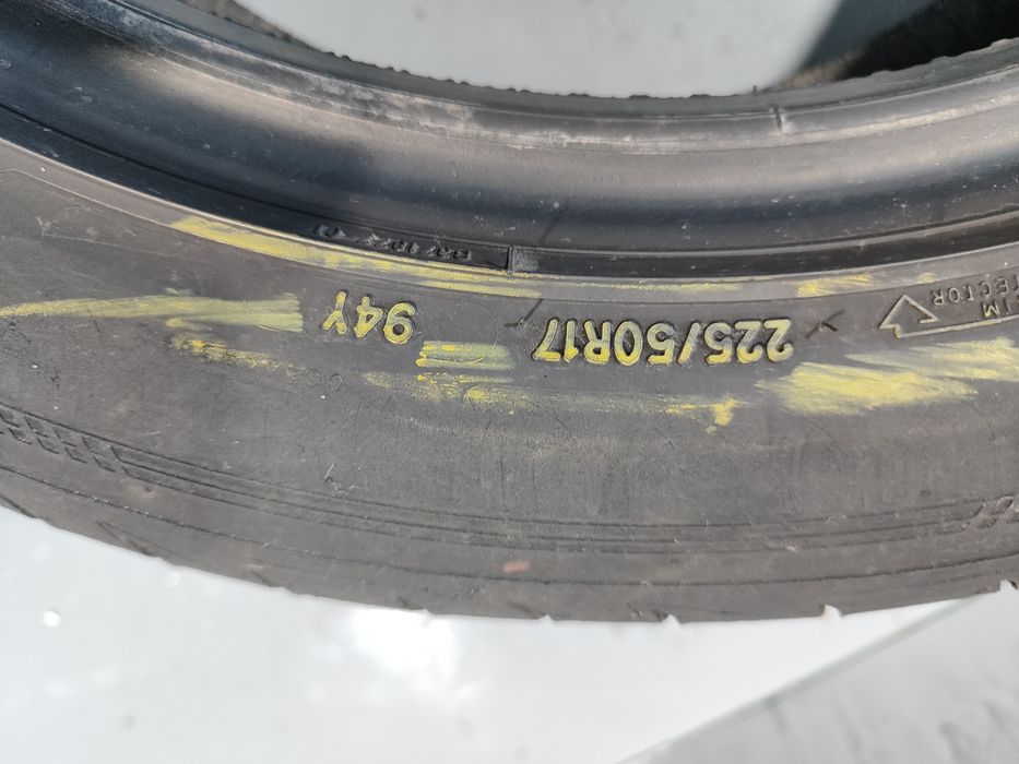 2 pneus semi novos Good year 225-50R17 - Oferta dos portes